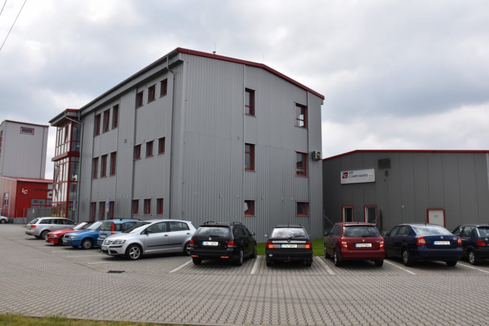 Nástavba administrativní budovy v Karviné (foto 1)