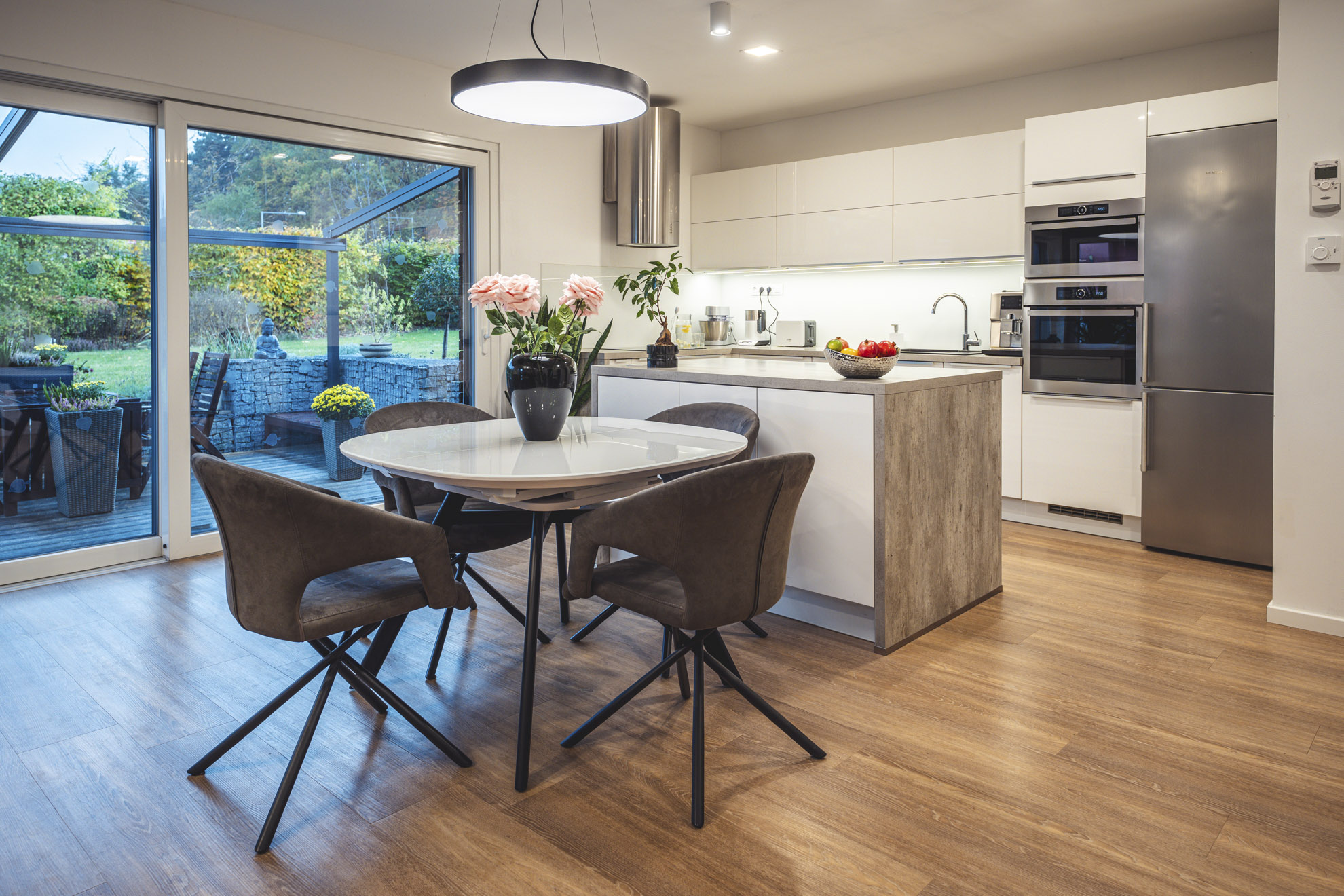 Moderní interiér bungalovu 4+kk Vela 96 – obytný prostor rodinného domu